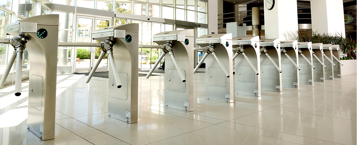 Single turnstiles, barriers and gates